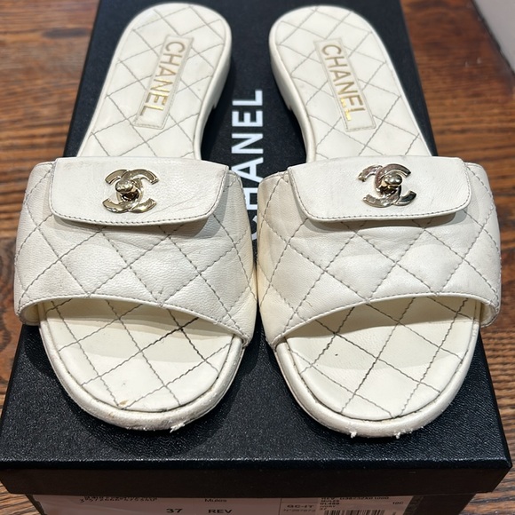 🤍Chanel turnlock sandal. size 7. - Picture 3 of 8
